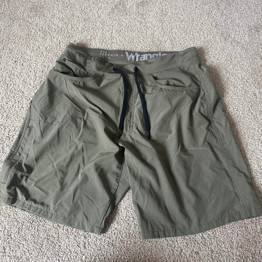 Wrangler khaki green cargo shorts